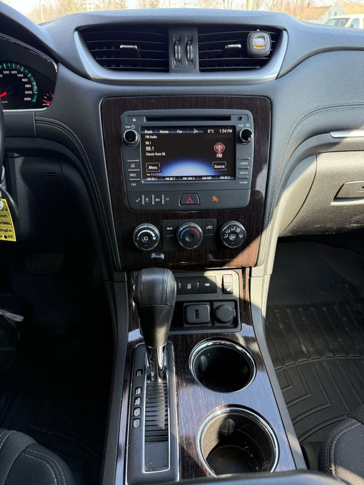 2015 Chevrolet Traverse LT Photo