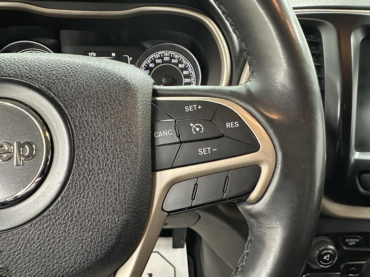 2015 Jeep Cherokee 4WD 4dr North Photo14