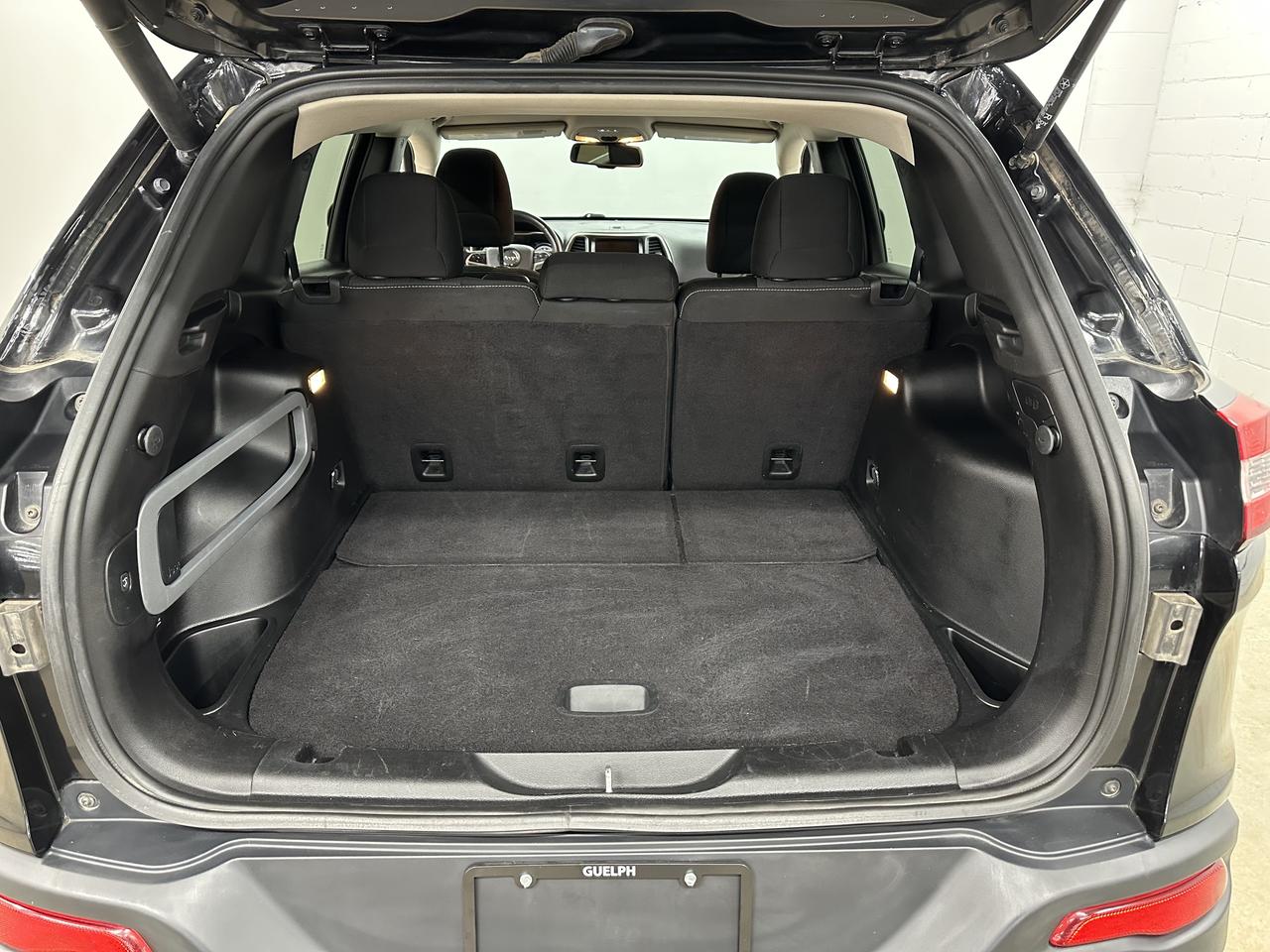 2015 Jeep Cherokee 4WD 4dr North Photo6