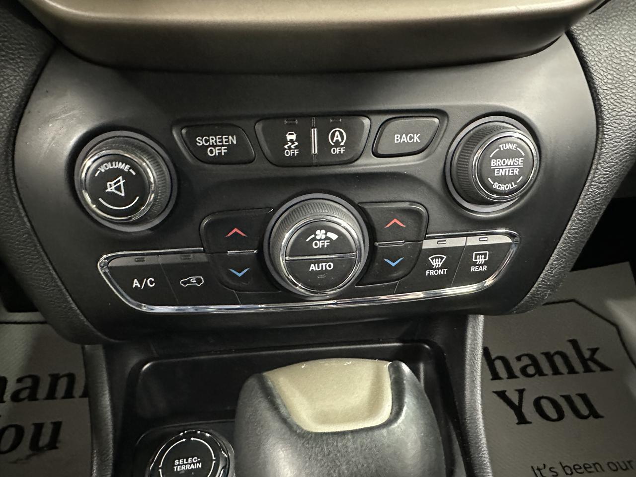 2015 Jeep Cherokee 4WD 4dr North Photo11