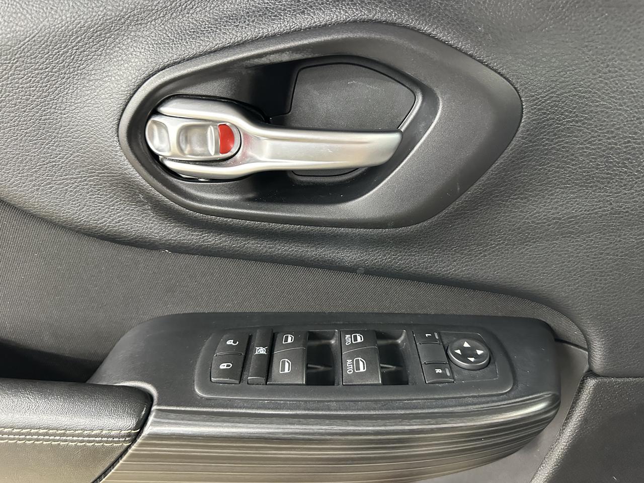 2015 Jeep Cherokee 4WD 4dr North Photo17