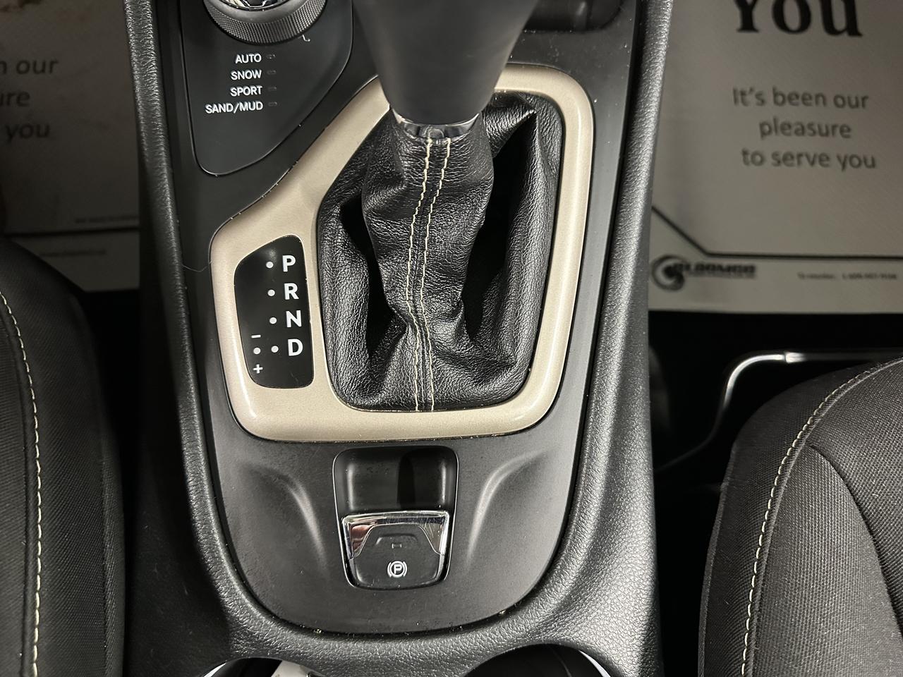 2015 Jeep Cherokee 4WD 4dr North Photo9