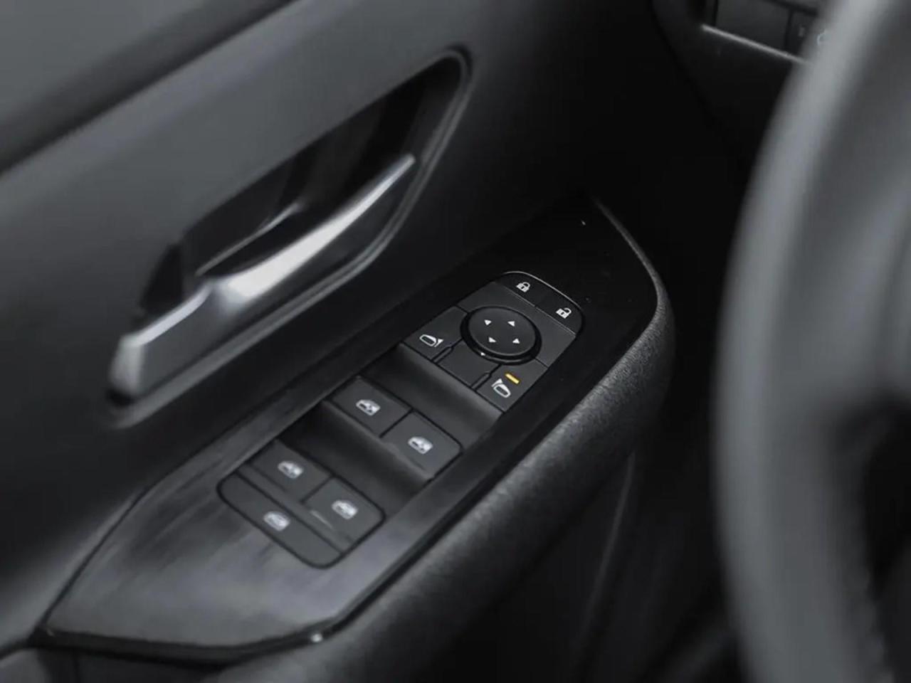 2026 Nissan Kicks SV Photo