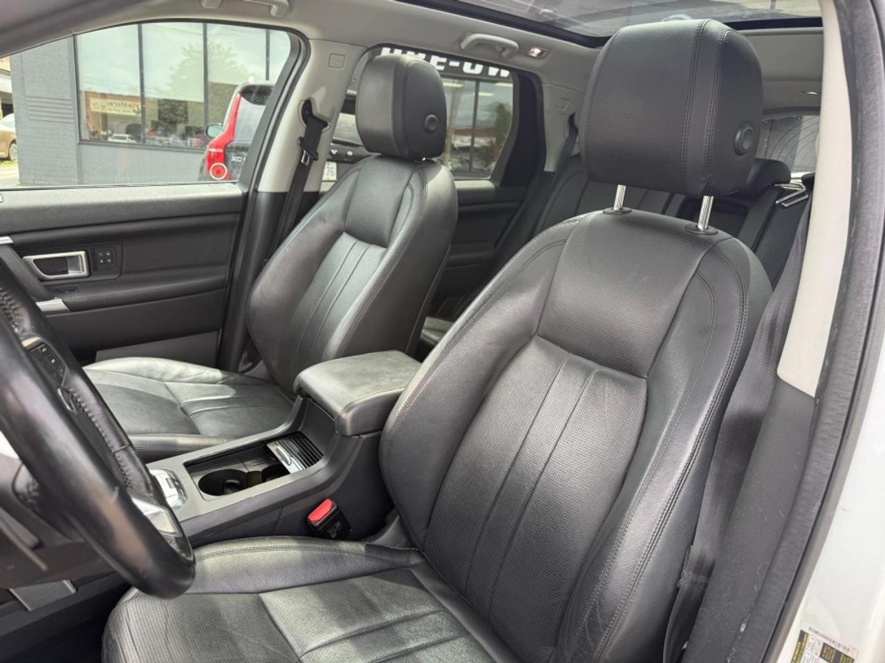 2018 Land Rover Discovery Sport HSE/ 7-PASSENGER/ LEATHER/ MOONROOF/ NAVIGATION Photo