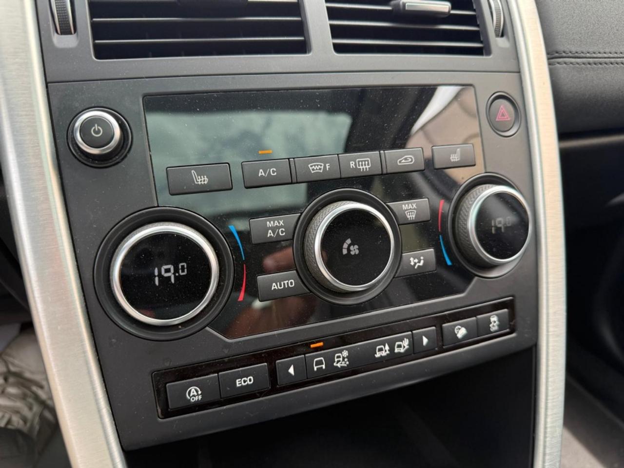 2018 Land Rover Discovery Sport HSE/ 7-PASSENGER/ LEATHER/ MOONROOF/ NAVIGATION - Photo #17