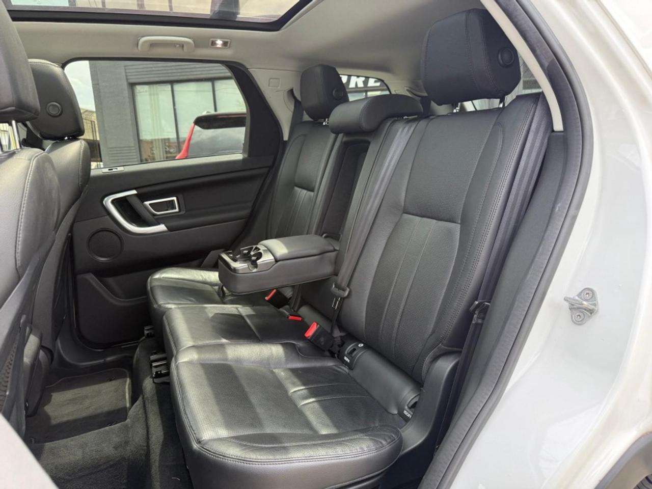 2018 Land Rover Discovery Sport HSE/ 7-PASSENGER/ LEATHER/ MOONROOF/ NAVIGATION Photo