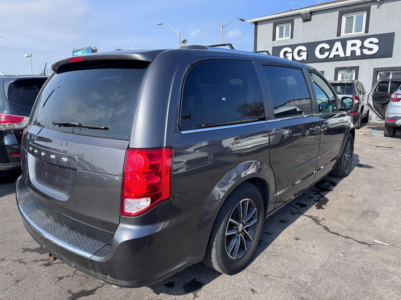 2017 Dodge Grand Caravan SXT Premium Plus | Rear Cam | Business Conversion Photo4