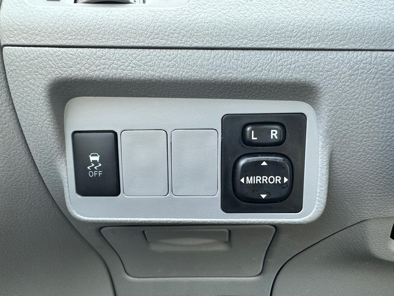 2013 Toyota Corolla CE Heated-Leather Sunroof Bluetooth AC FM CDPlayer Photo