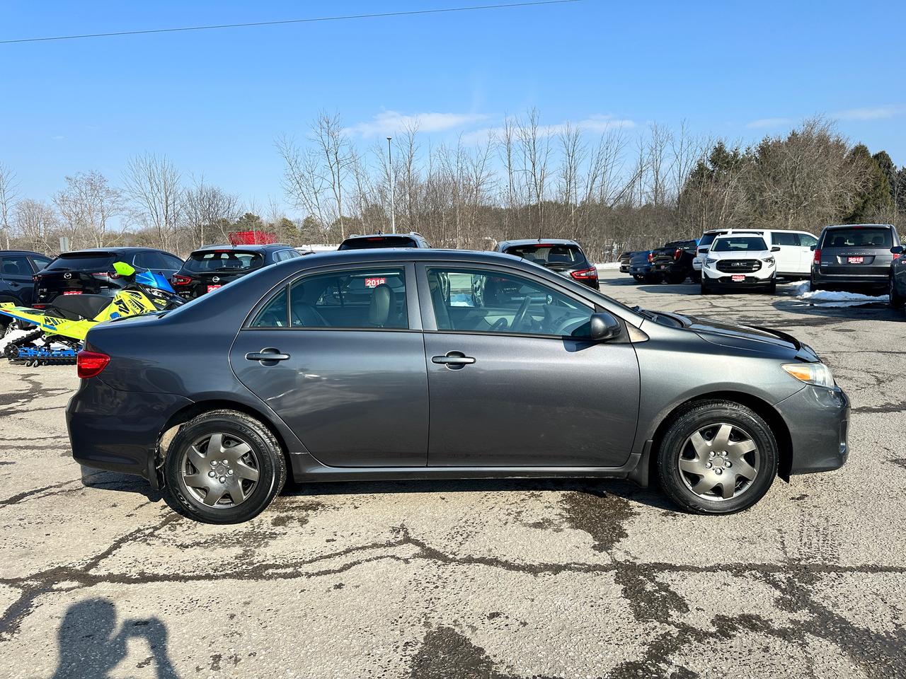 2013 Toyota Corolla CE Heated-Leather Sunroof Bluetooth AC FM CDPlayer Photo4