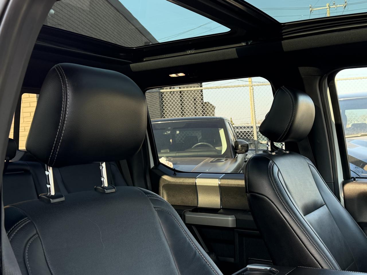 2015 Ford F-150 Lariat Photo