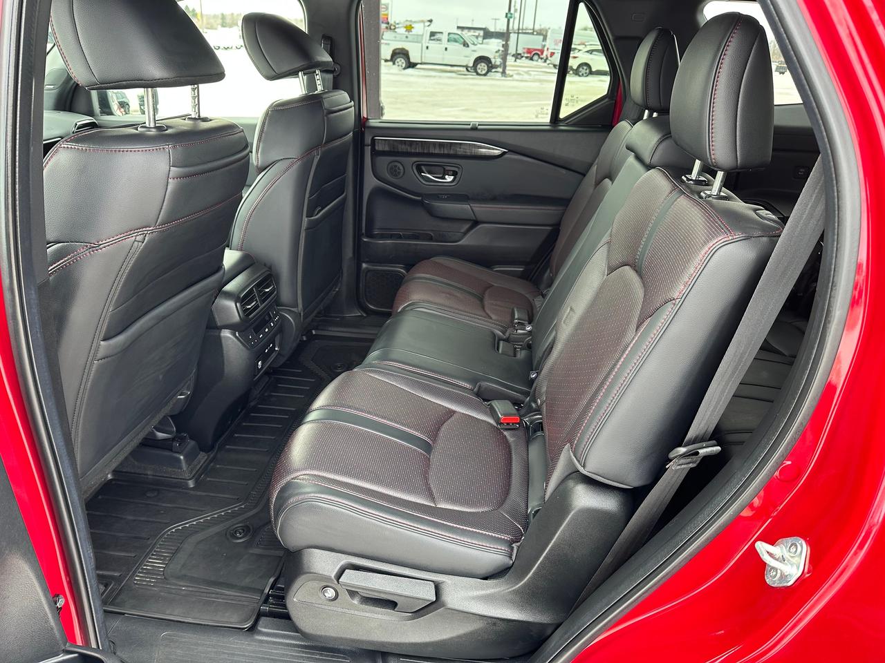2025 Honda Pilot Black Edition AWD Photo5