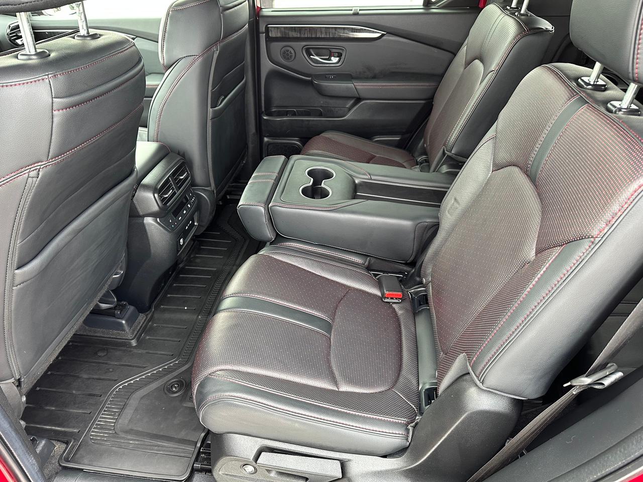 2025 Honda Pilot Black Edition AWD Photo5