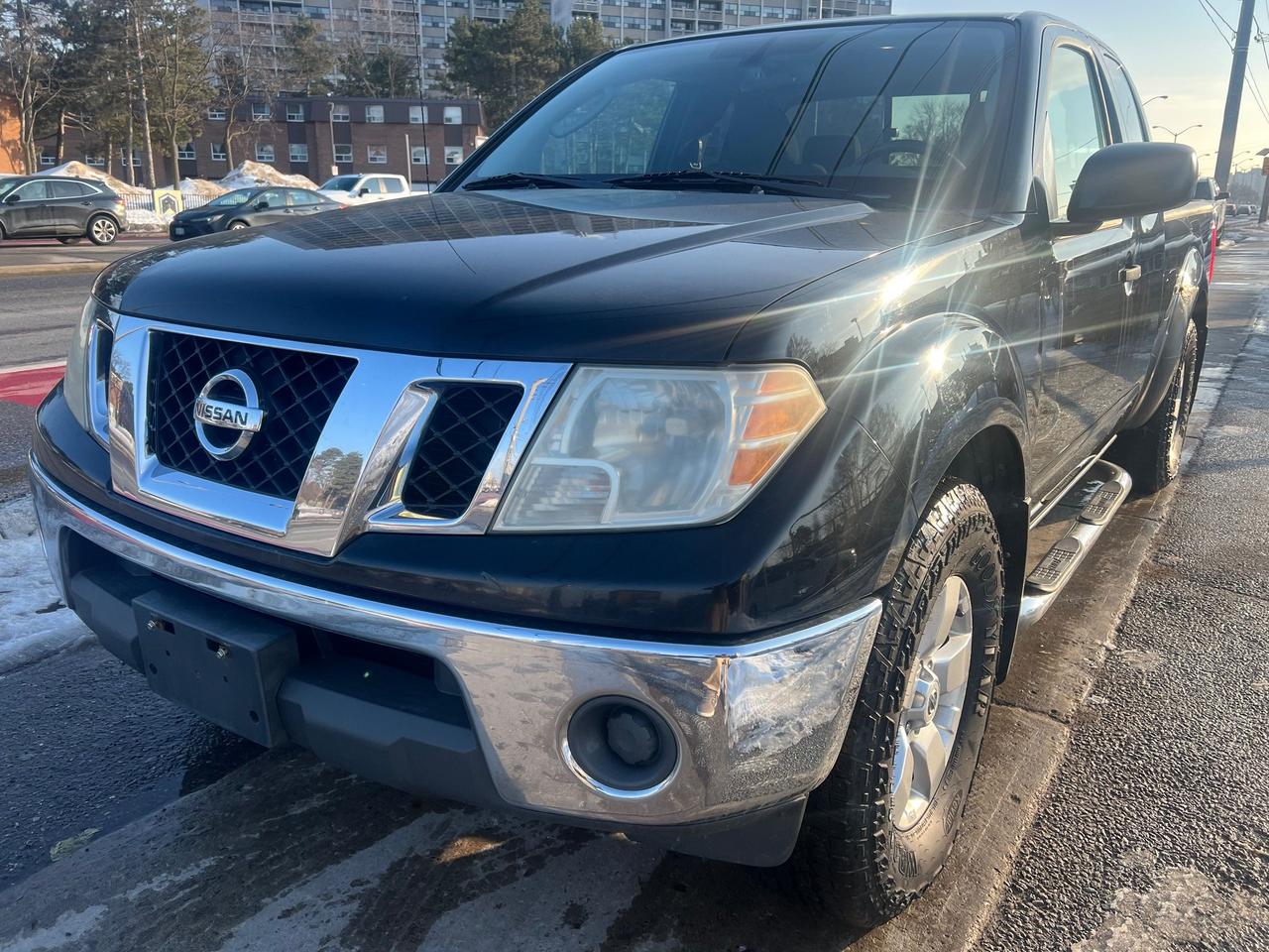 2011 Nissan Frontier SV-4WD-AUTOMATIC & MORE! Photo2