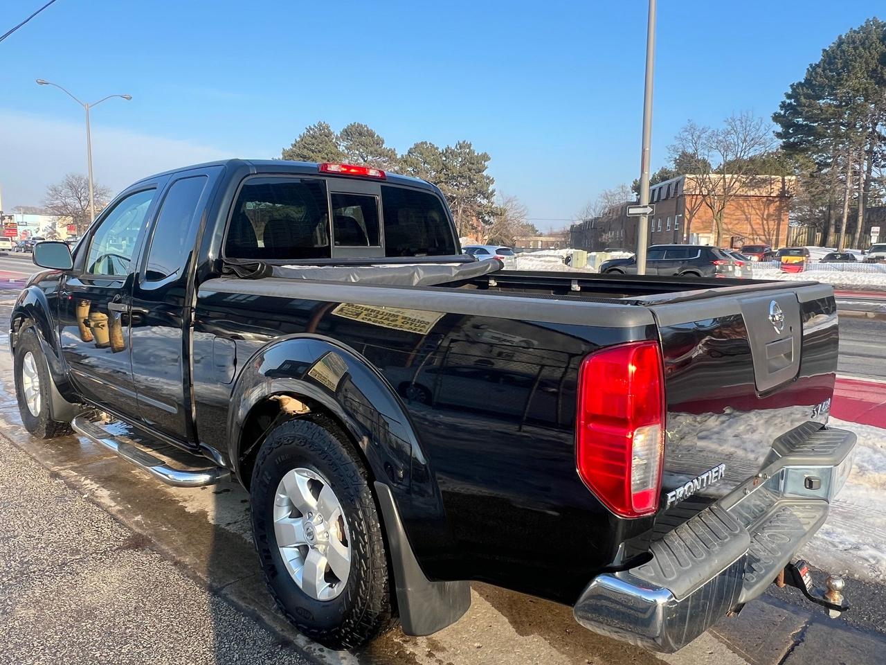 2011 Nissan Frontier SV-4WD-AUTOMATIC & MORE! Photo4