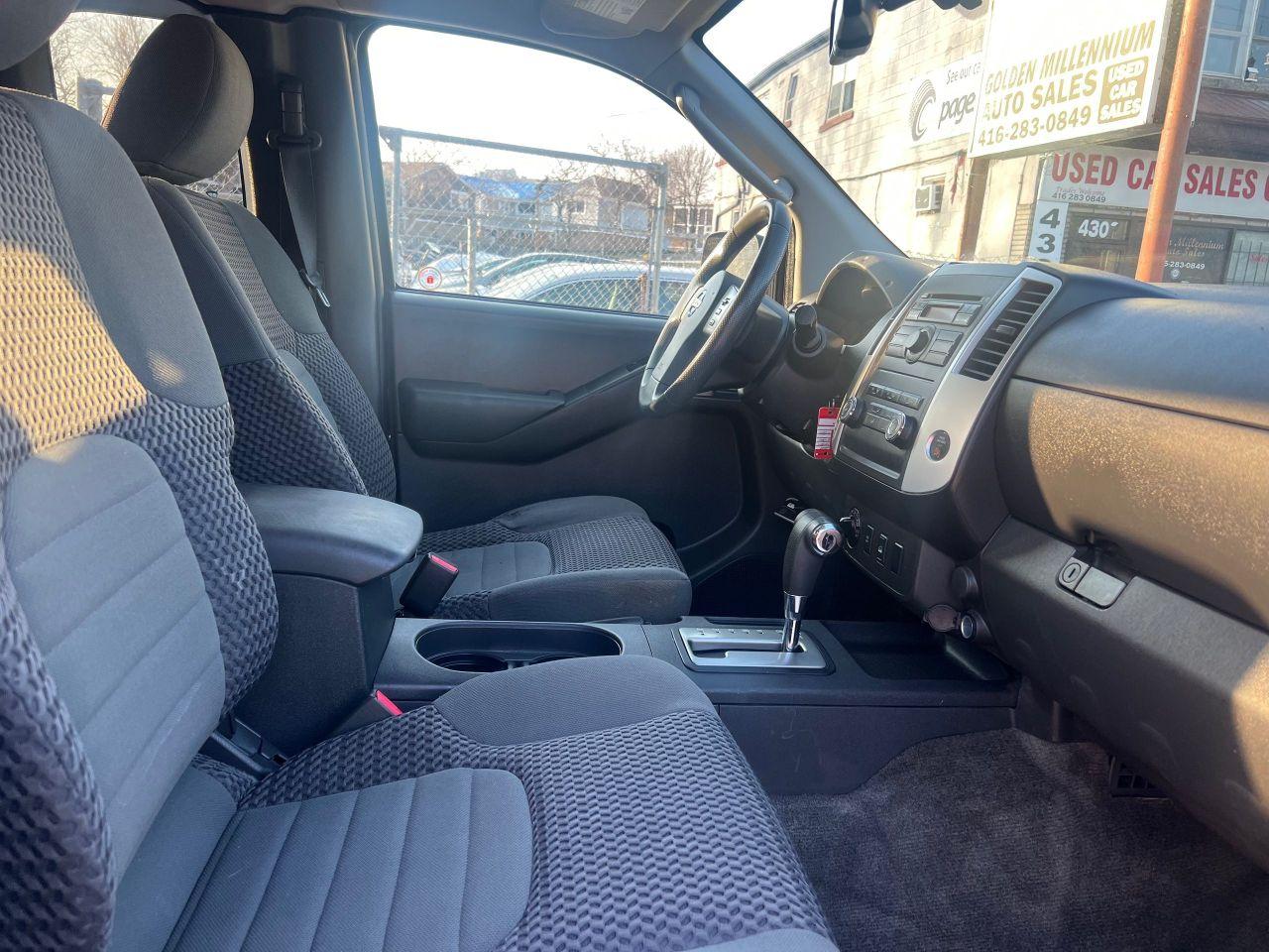 2011 Nissan Frontier SV-4WD-AUTOMATIC & MORE! Photo