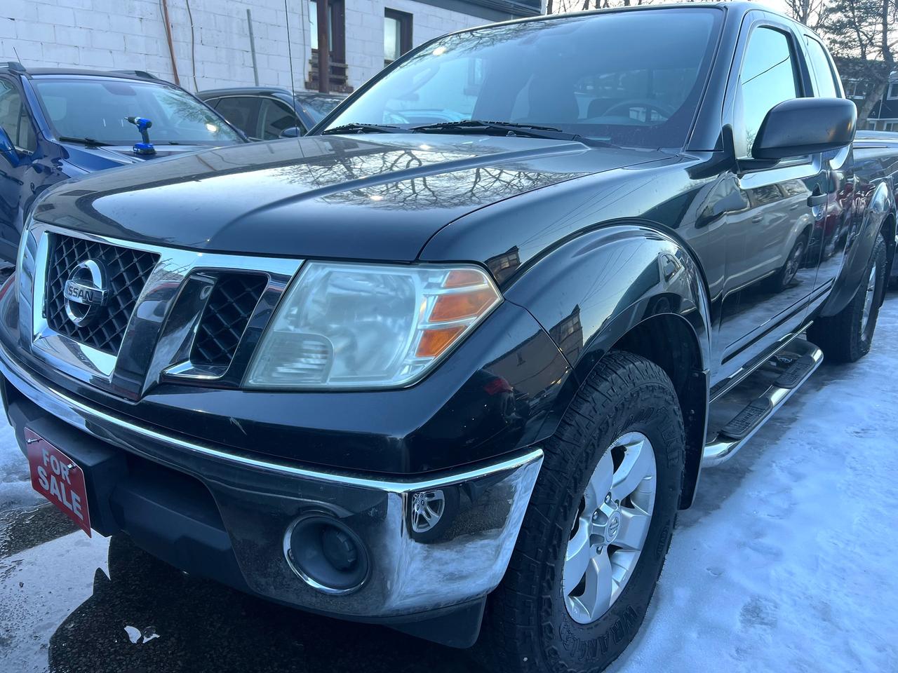 2011 Nissan Frontier SV-4WD-AUTOMATIC & MORE! Photo