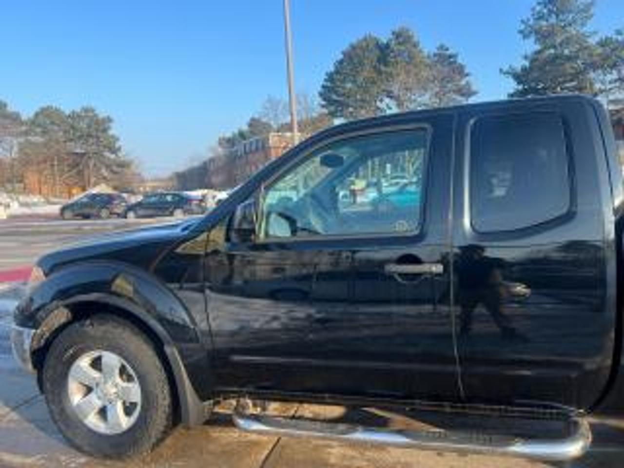 2011 Nissan Frontier SV-4WD-AUTOMATIC & MORE! Photo