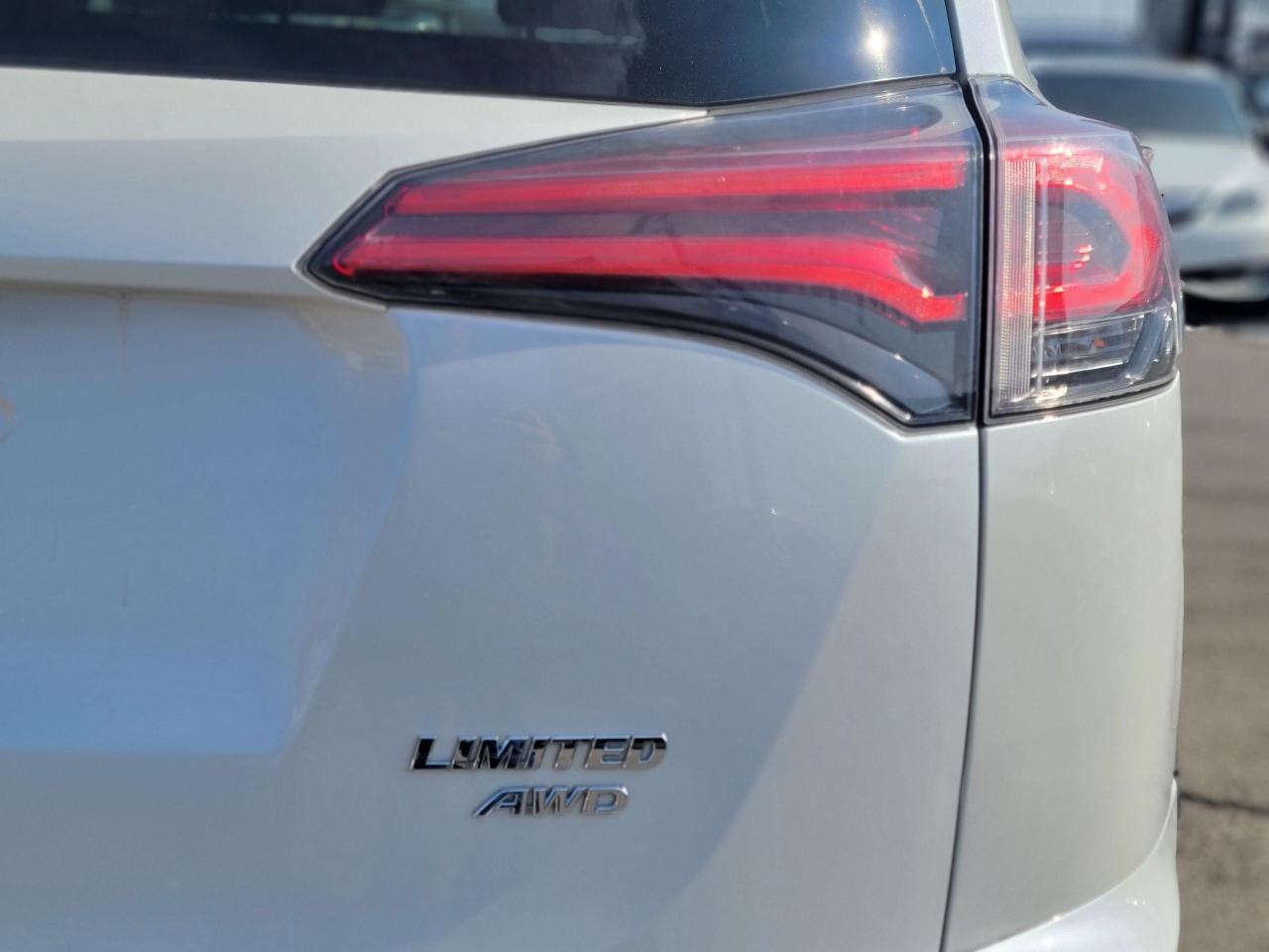2017 Toyota RAV4 AWD | Limited | LOW KMS Photo