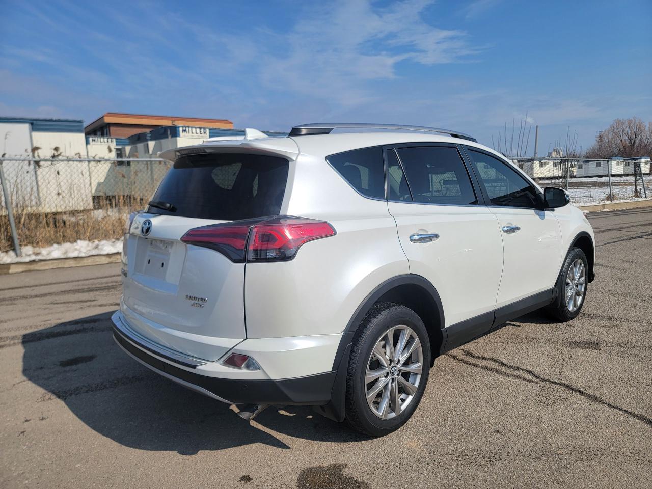 2017 Toyota RAV4 AWD | Limited | LOW KMS Photo