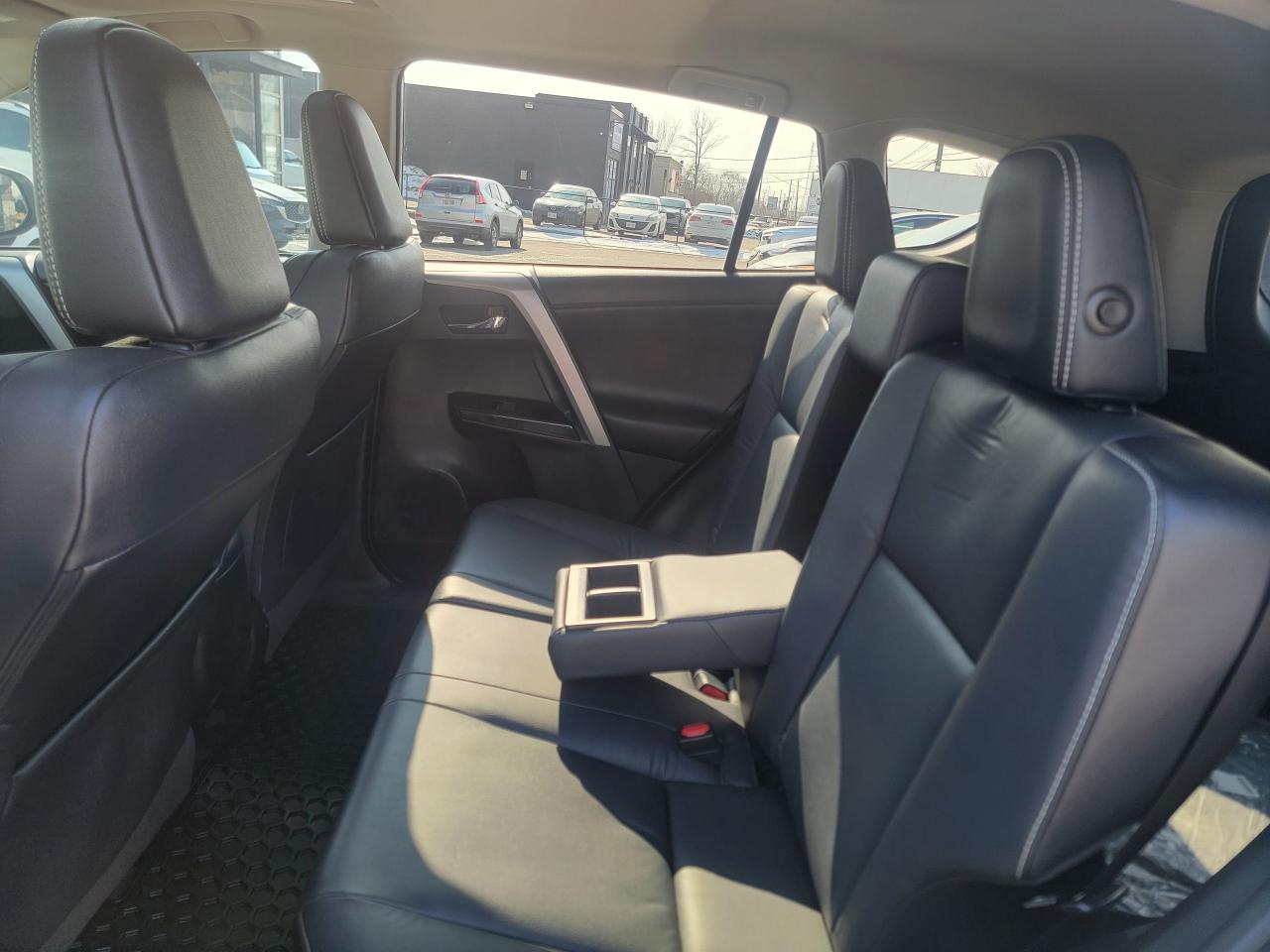 2017 Toyota RAV4 AWD | Limited | LOW KMS Photo