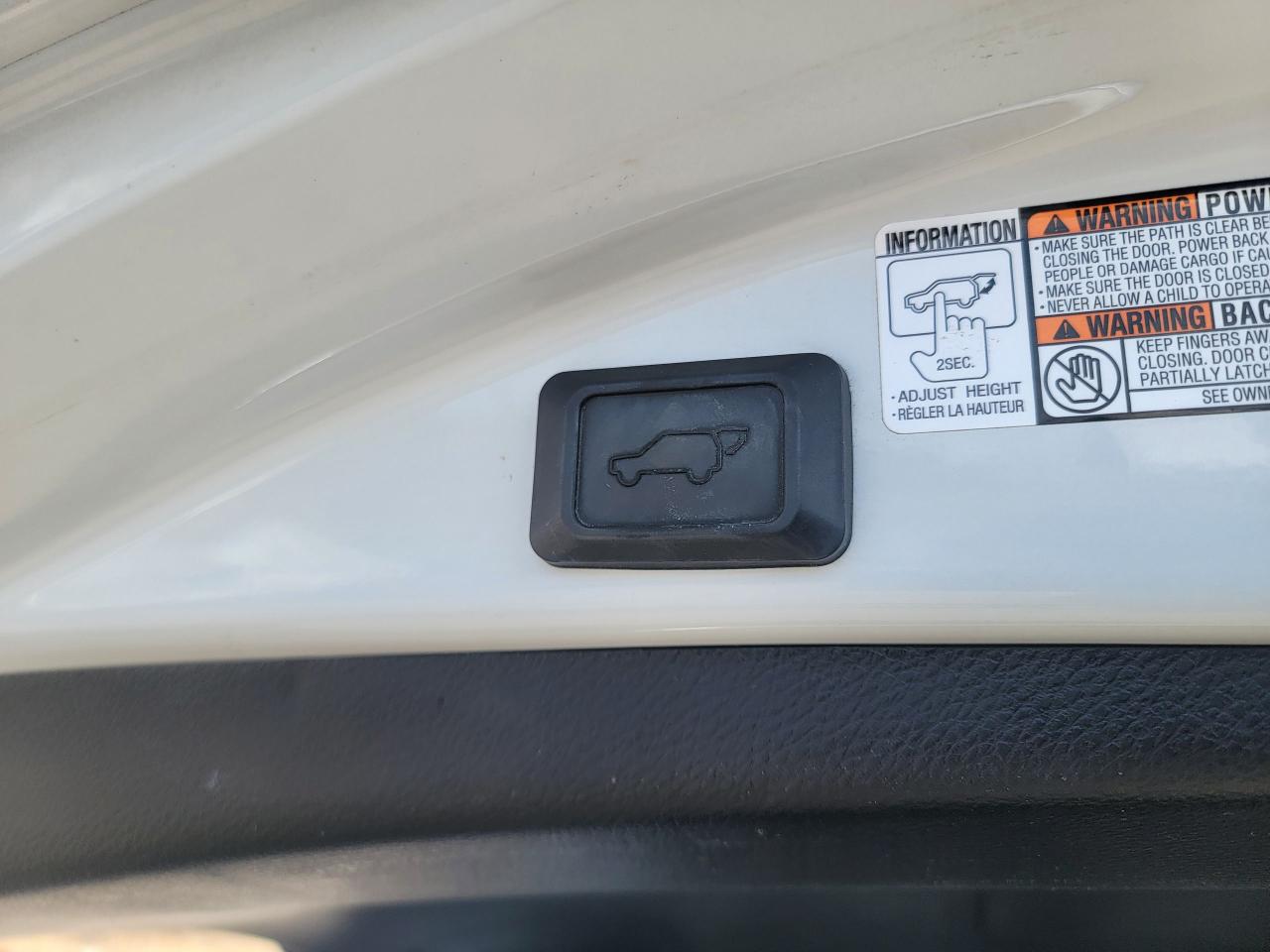 2017 Toyota RAV4 AWD | Limited | LOW KMS Photo