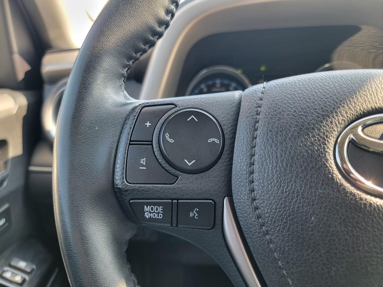 2017 Toyota RAV4 AWD | Limited | LOW KMS Photo