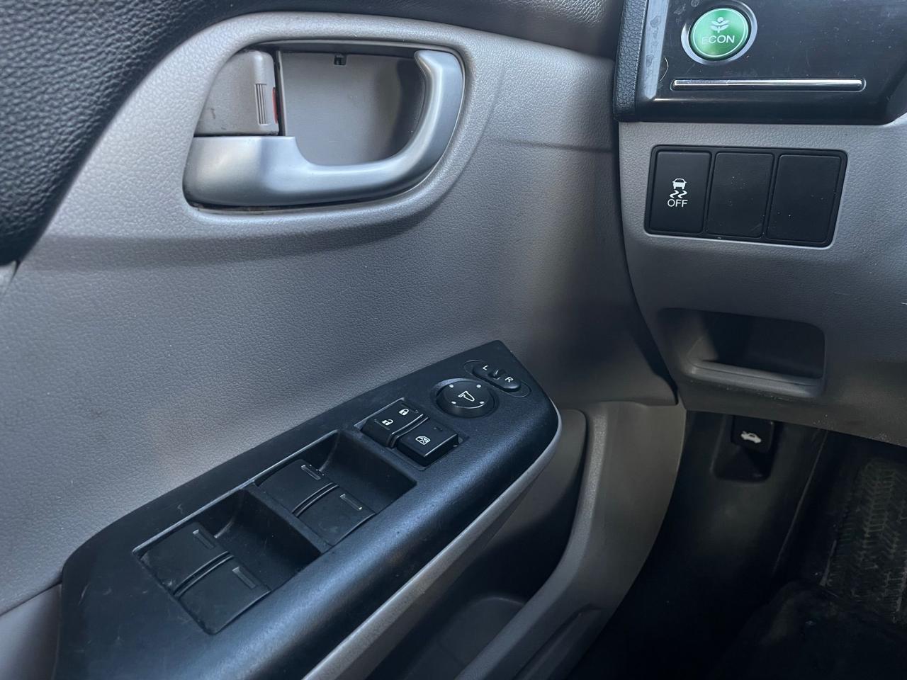 2013 Honda Civic LX *HEATED SEATS, SAFETY, 1Y WARRANTY ENG & TRAN* Photo