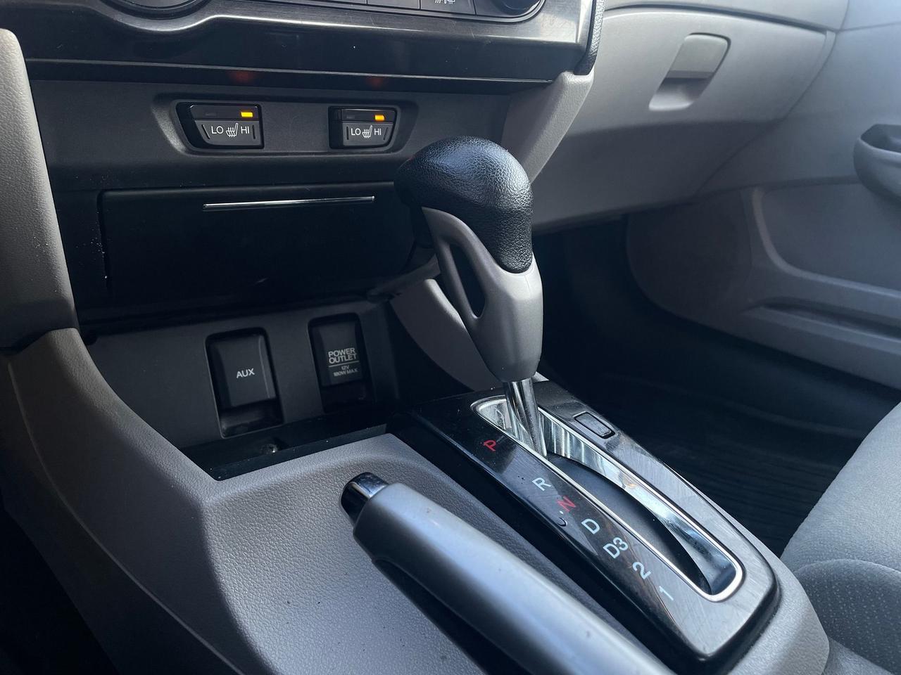 2013 Honda Civic LX *HEATED SEATS, SAFETY, 1Y WARRANTY ENG & TRAN* Photo