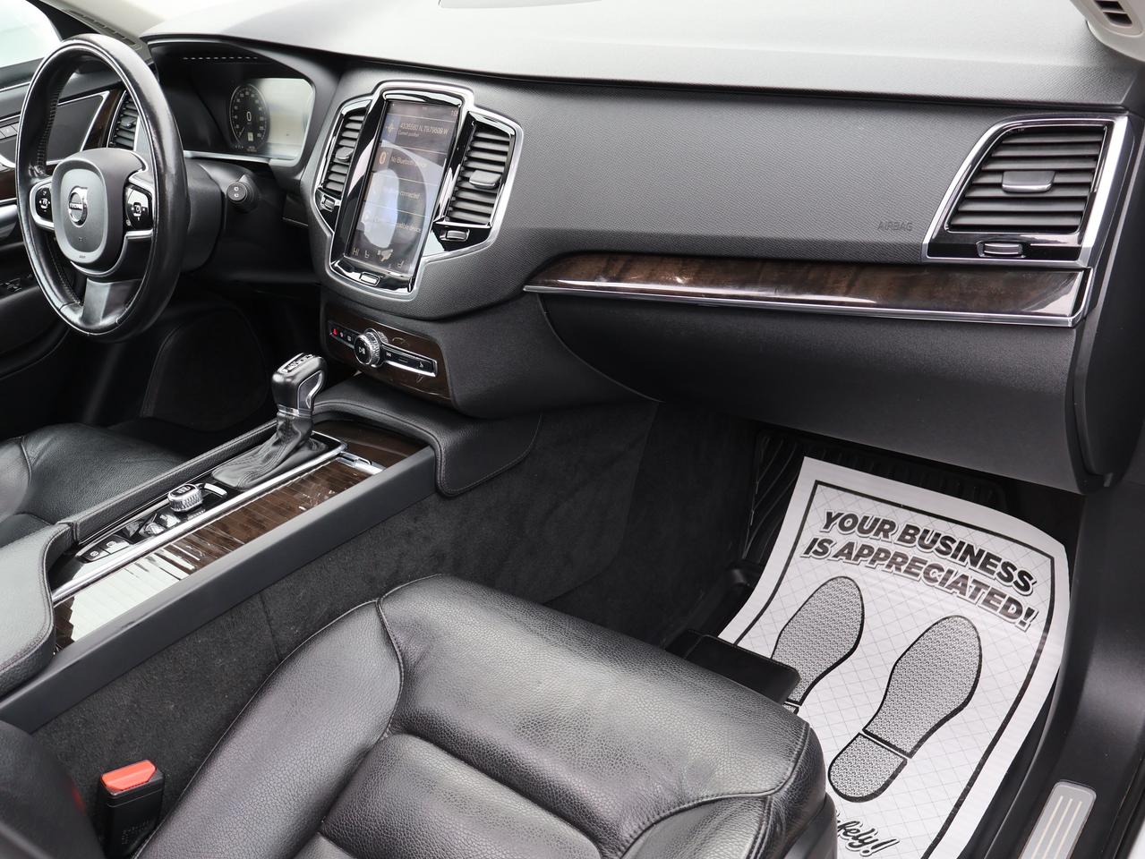 2018 Volvo XC90 T6 MOMENTUM AWD CERTIFIED *VOLVO MAINTAIN* CAMERA NAV BLUETOOTH LEATHER HEATED SEATS PANO ROOF CRUISE ALLOYS Photo