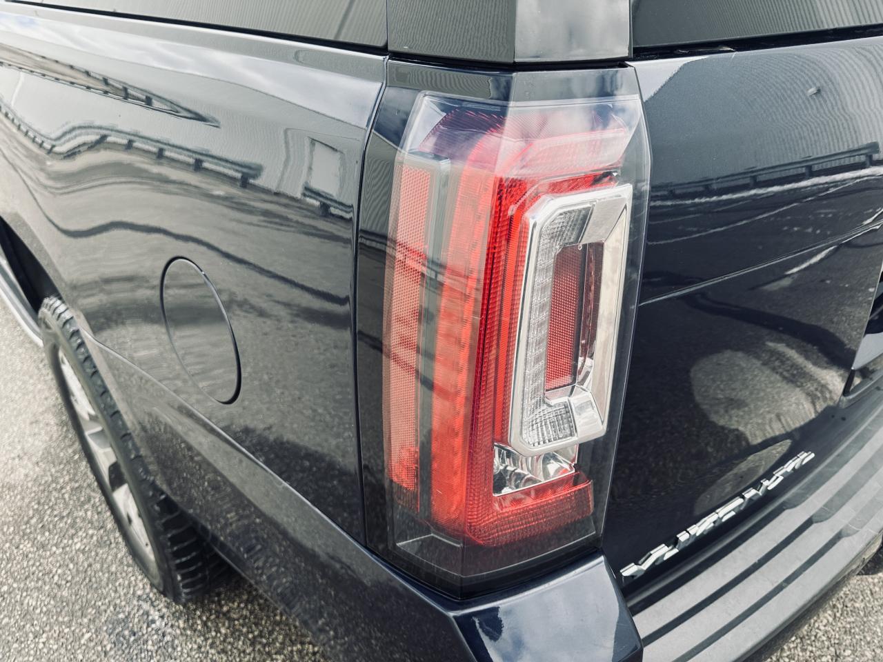 2017 GMC Yukon XL SLT 8 Passengers Fully Equiped Photo