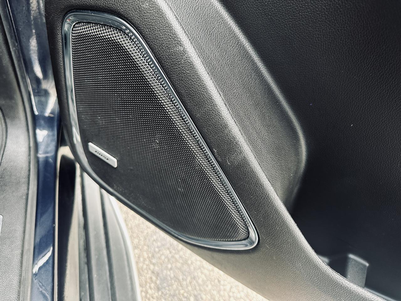 2017 GMC Yukon XL SLT 8 Passengers Fully Equiped Photo