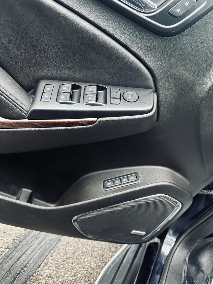 2017 GMC Yukon XL SLT 8 Passengers Fully Equiped Photo