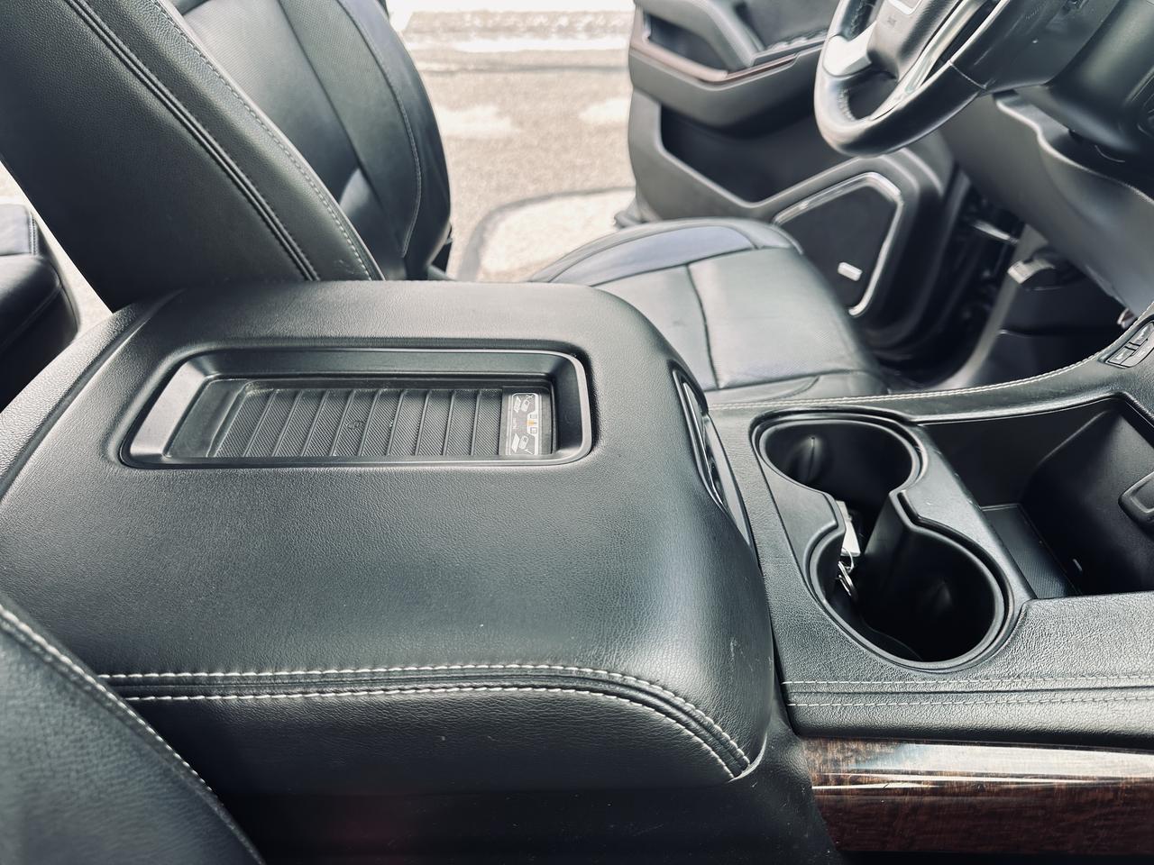 2017 GMC Yukon XL SLT 8 Passengers Fully Equiped Photo