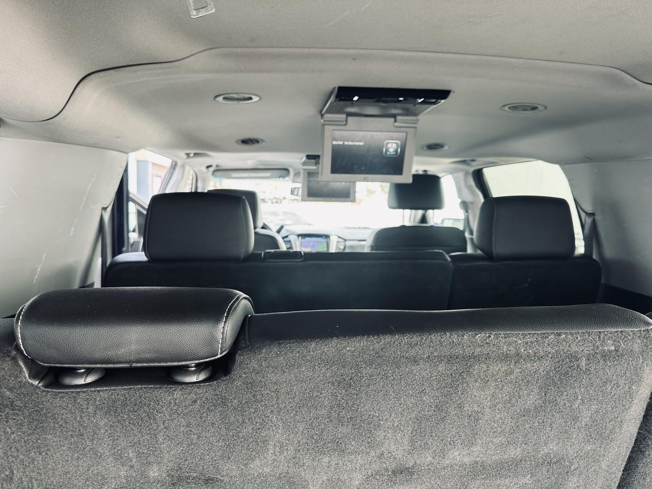 2017 GMC Yukon XL SLT 8 Passengers Fully Equiped Photo