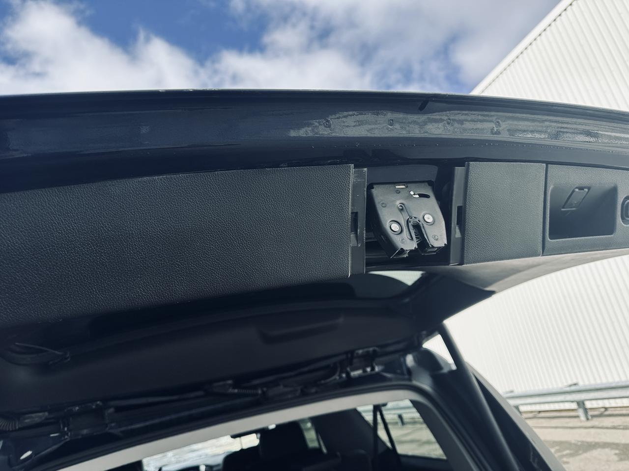 2017 GMC Yukon XL SLT 8 Passengers Fully Equiped Photo