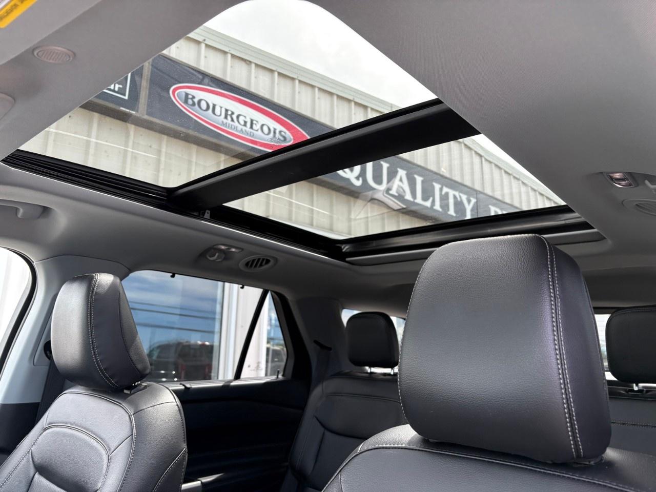 2023 Ford Explorer Limited 4WD Photo