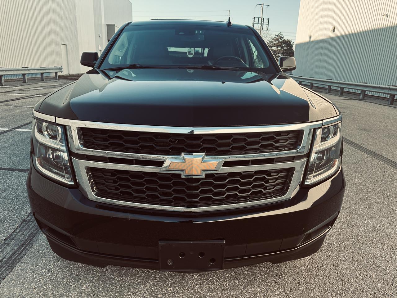 2017 Chevrolet Suburban LT 8 Pass Triple Black Fully Equiped Photo4