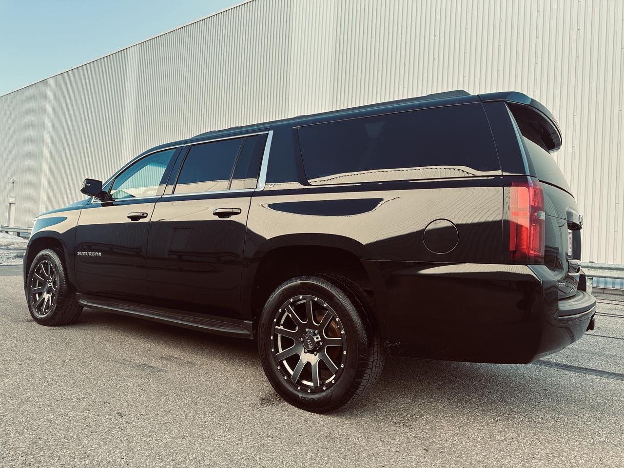 2017 Chevrolet Suburban LT 8 Pass Triple Black Fully Equiped Photo2