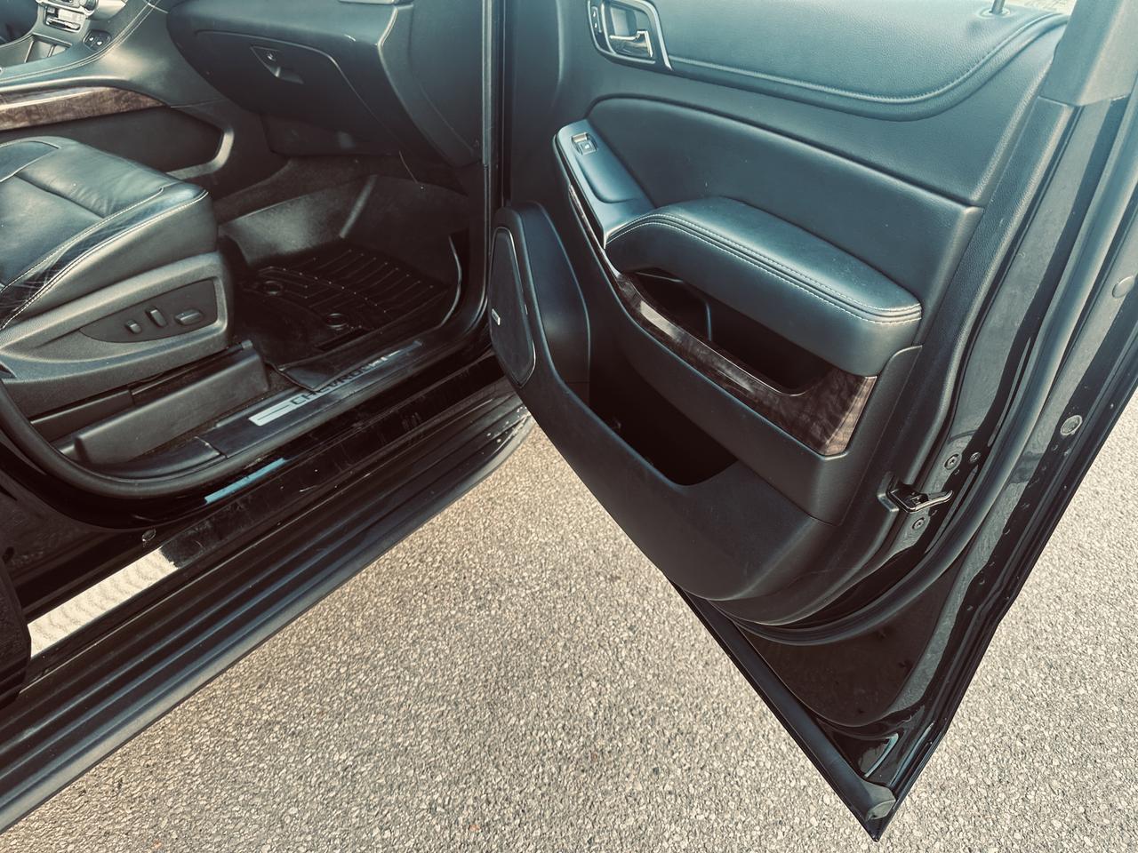 2017 Chevrolet Suburban LT 8 Pass Triple Black Fully Equiped Photo