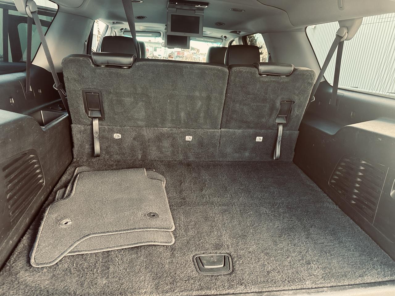 2017 Chevrolet Suburban LT 8 Pass Triple Black Fully Equiped Photo