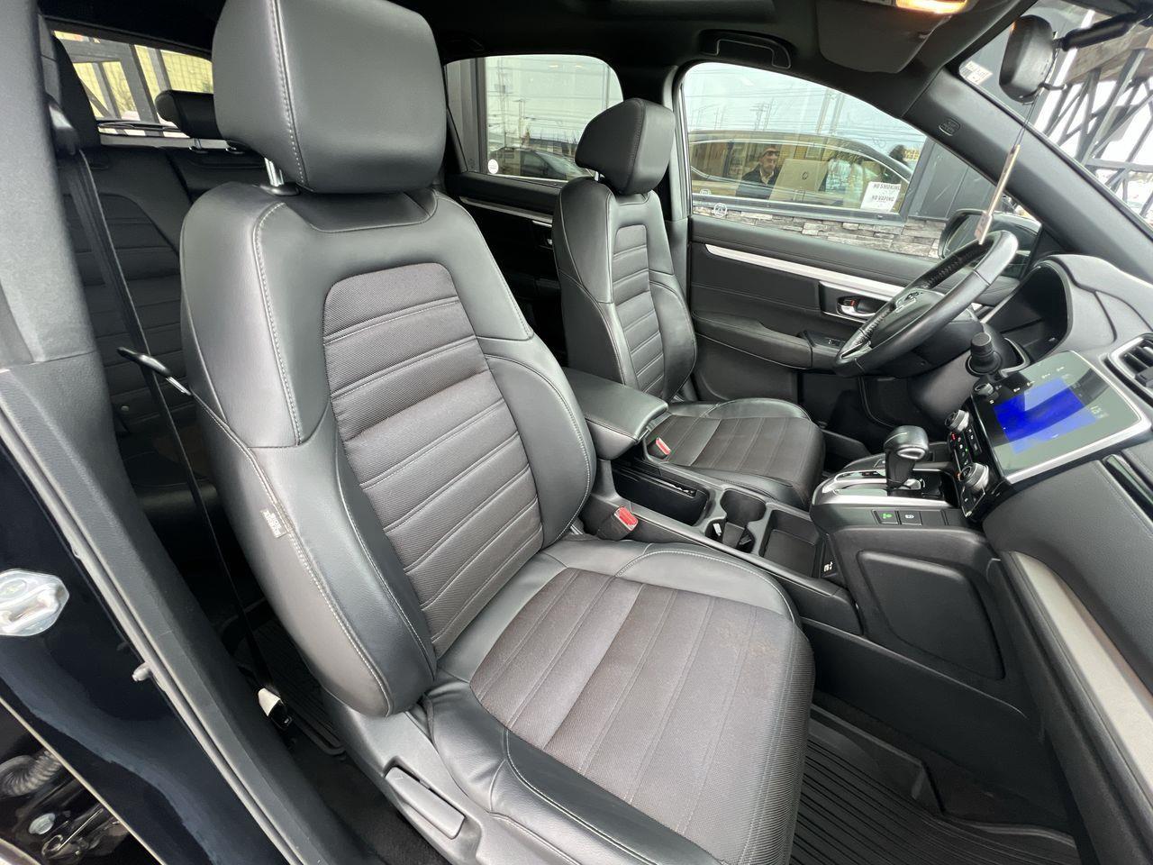 2020 Honda CR-V Sport AWD, MOONROOF, HEATED LEATHER SEATS, HEATED STEERING WHEEL, BACK UP CAM, POWER LIFTGATE!! Photo