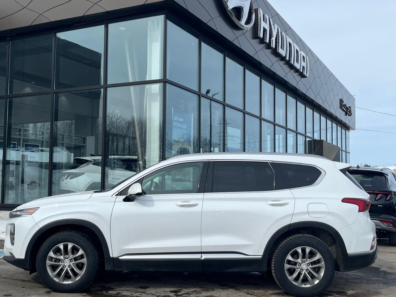 2020 Hyundai Santa Fe 2.4L Essential AWD w/Safety Package Photo