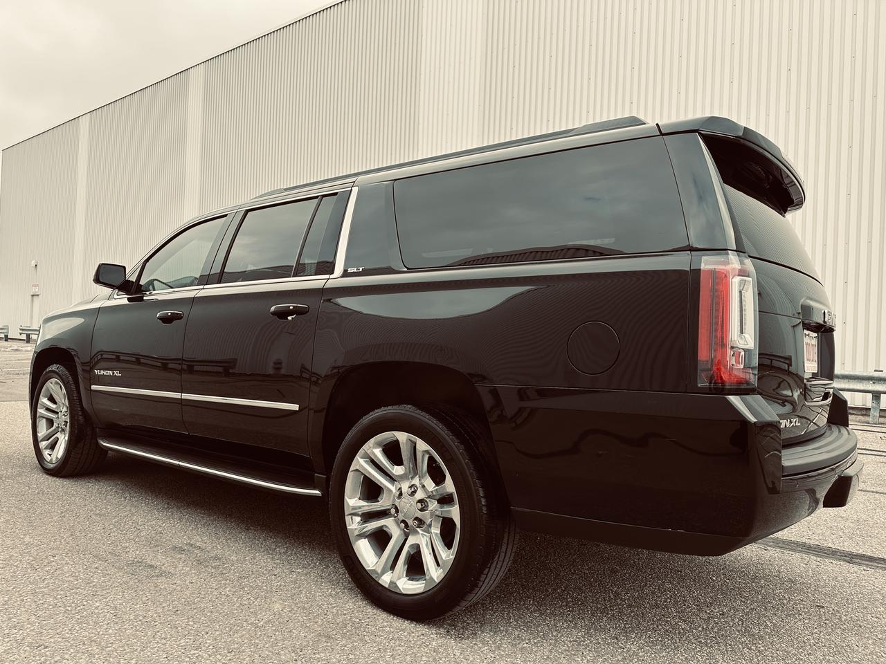 2020 GMC Yukon XL SLT 8 Passengers Triple Black Loaded Photo3