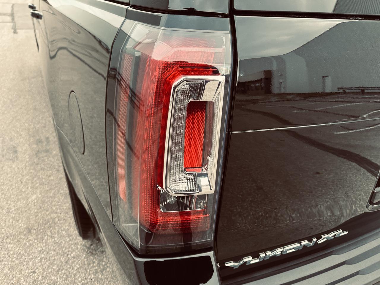 2020 GMC Yukon XL SLT 8 Passengers Triple Black Loaded Photo