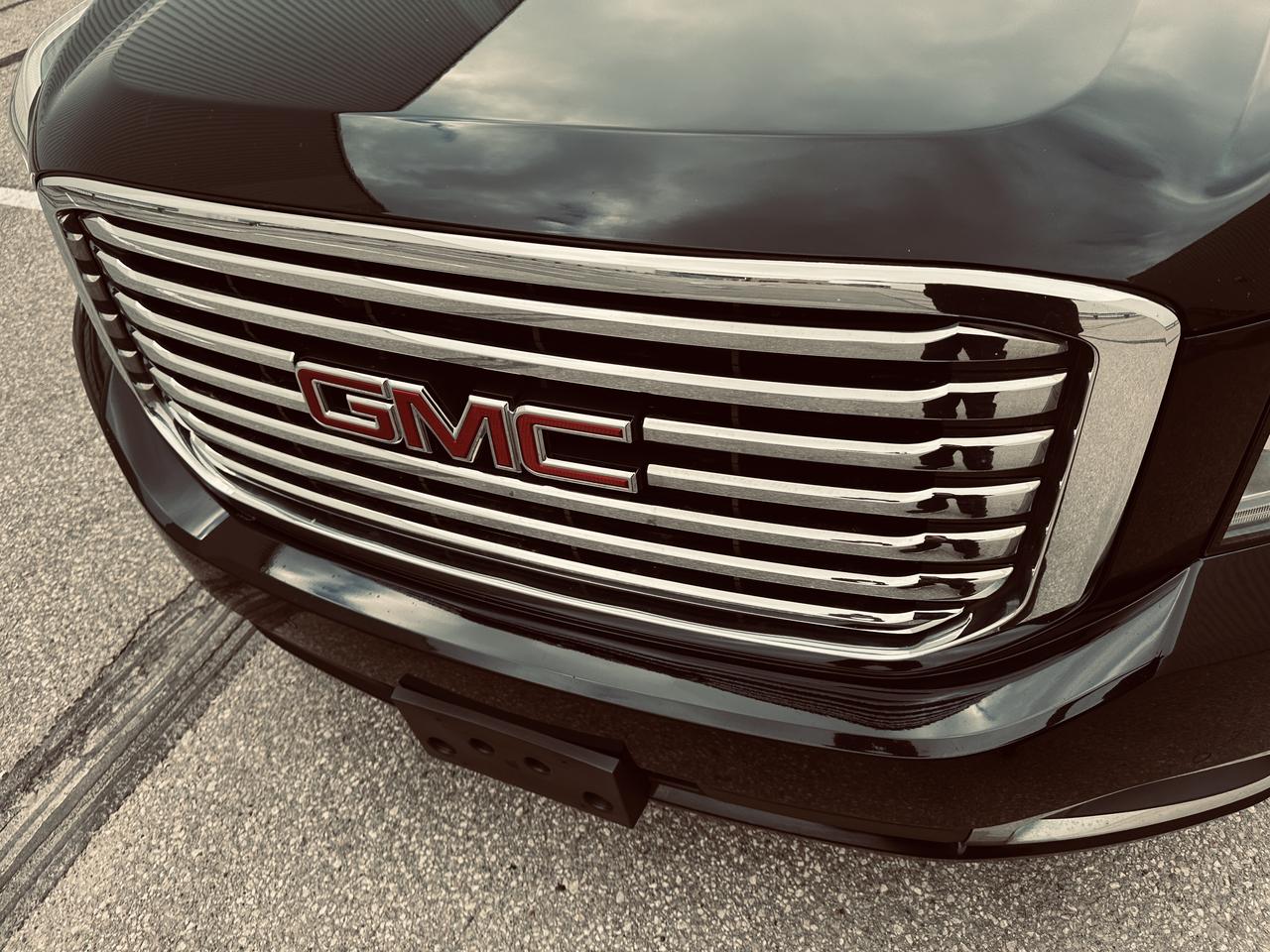 2020 GMC Yukon XL SLT 8 Passengers Triple Black Loaded Photo