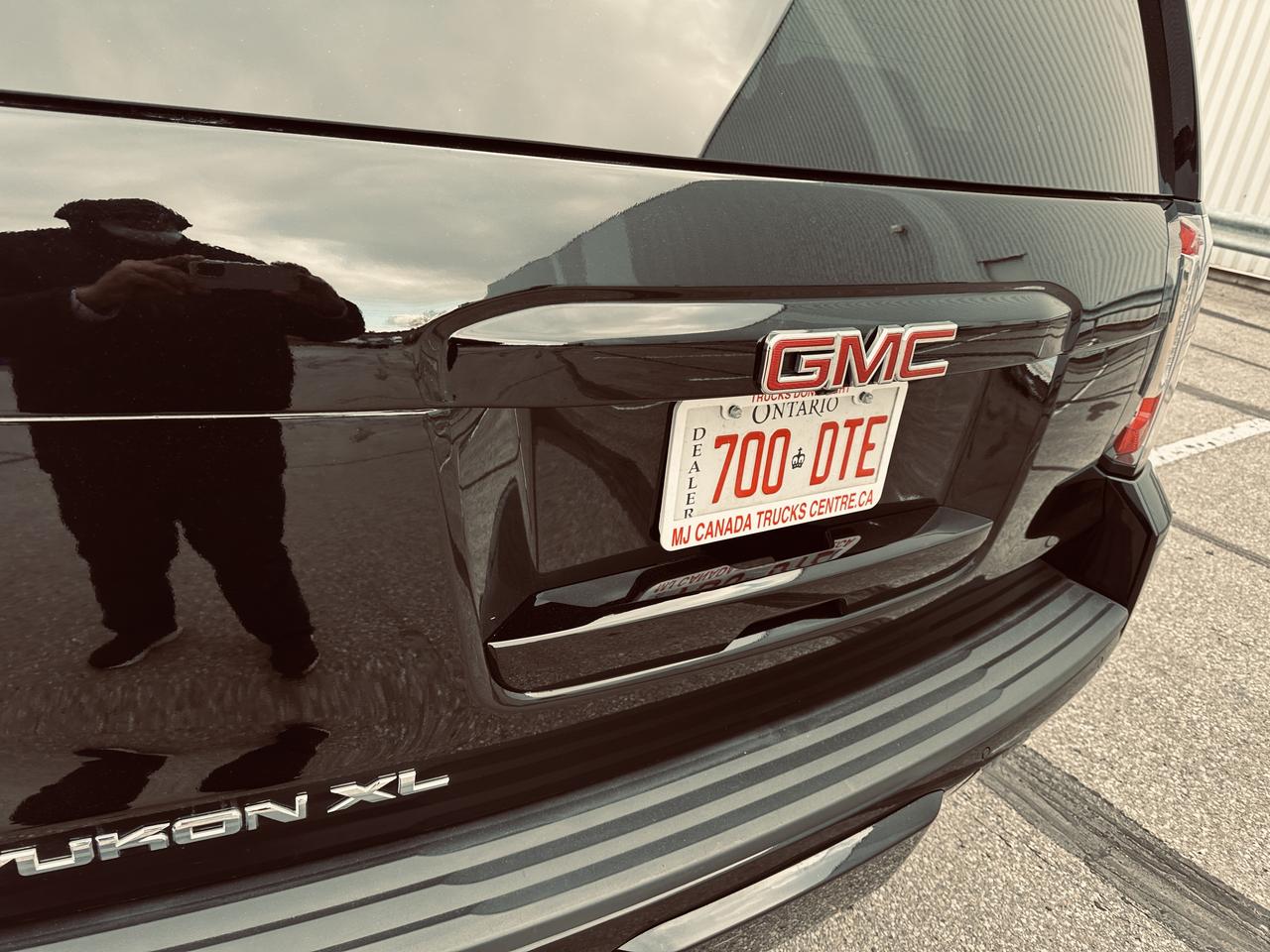 2020 GMC Yukon XL SLT 8 Passengers Triple Black Loaded Photo