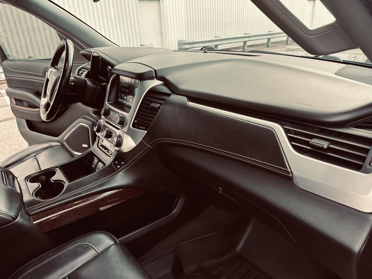 2020 GMC Yukon XL SLT 8 Passengers Triple Black Loaded Photo