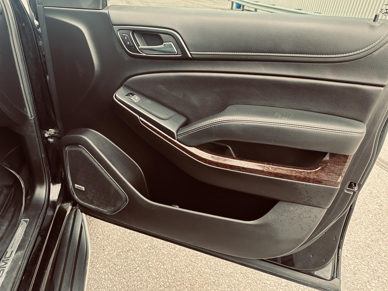 2020 GMC Yukon XL SLT 8 Passengers Triple Black Loaded Photo