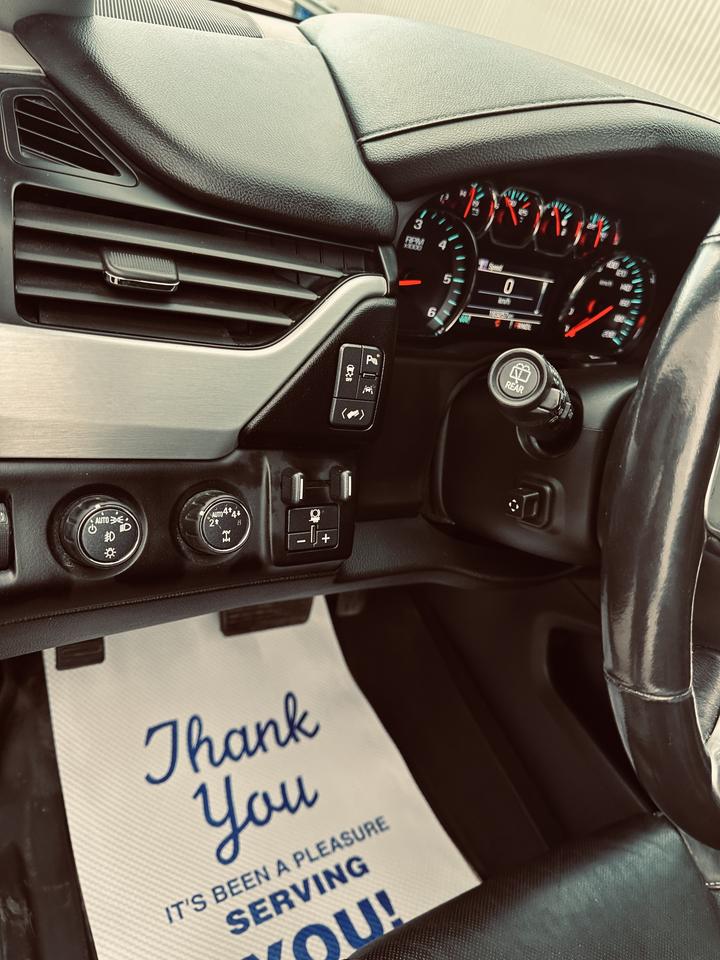 2020 GMC Yukon XL SLT 8 Passengers Triple Black Loaded Photo