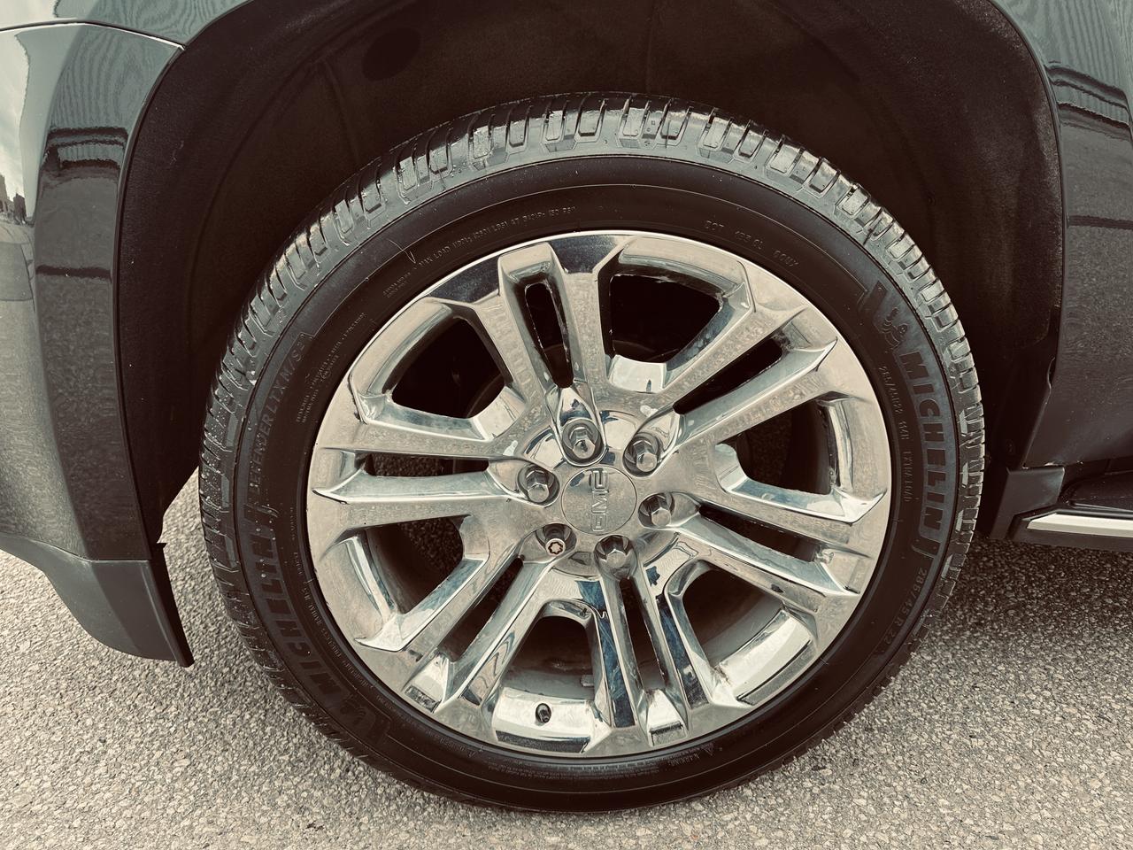 2020 GMC Yukon XL SLT 8 Passengers Triple Black Loaded Photo